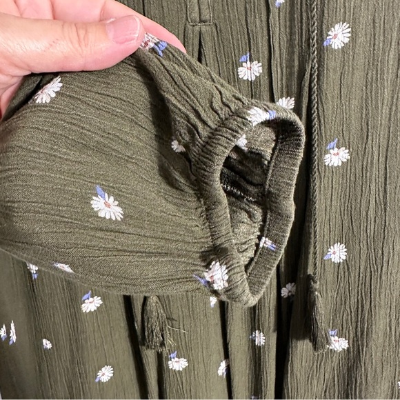 Sonoma green/white floral tunic, Med., v-neck, flowy, casual, fall, transitional - Picture 4 of 9